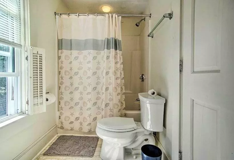 Charming Mv Cottage: Walk To Dtwn Oak Bluffs!