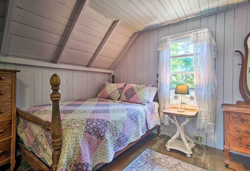 Charming Mv Cottage: Walk To Dtwn Oak Bluffs!