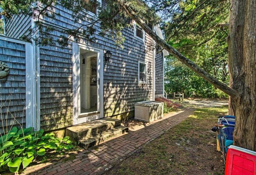 Charming Mv Cottage: Walk To Dtwn Oak Bluffs!