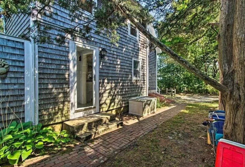 Charming Mv Cottage: Walk To Dtwn Oak Bluffs!