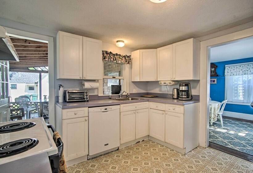 Charming Mv Cottage: Walk To Dtwn Oak Bluffs!