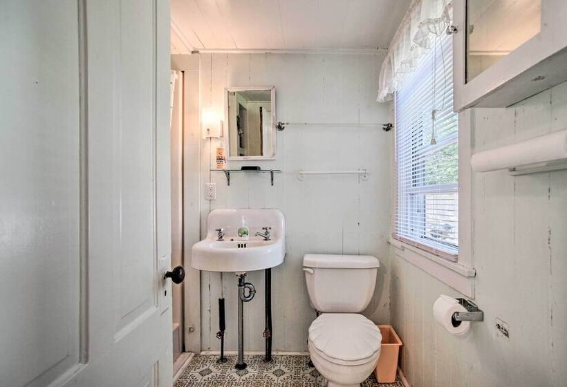 Charming Mv Cottage: Walk To Dtwn Oak Bluffs!