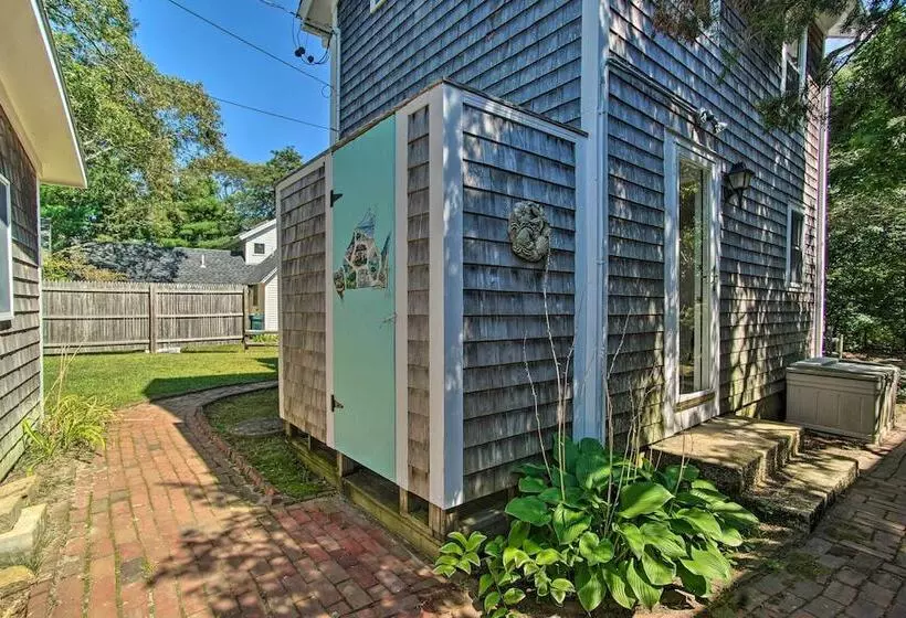 Charming Mv Cottage: Walk To Dtwn Oak Bluffs!
