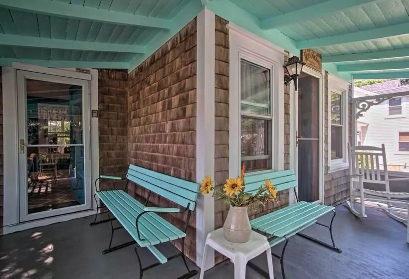 Charming Mv Cottage: Walk To Dtwn Oak Bluffs!