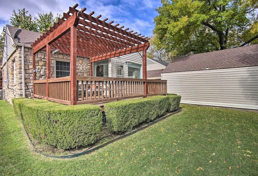 Charming Tulsa Bungalow W/ Furnished Deck!