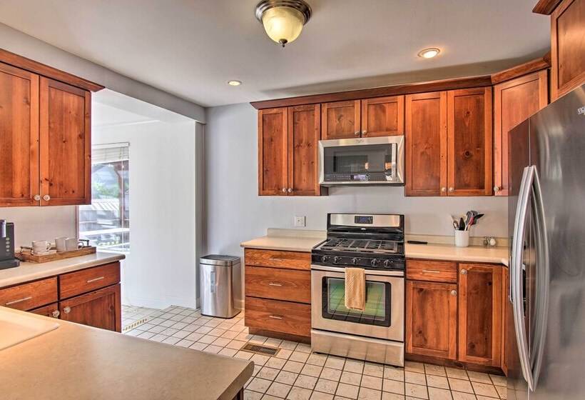 Charming Tulsa Bungalow W/ Furnished Deck!