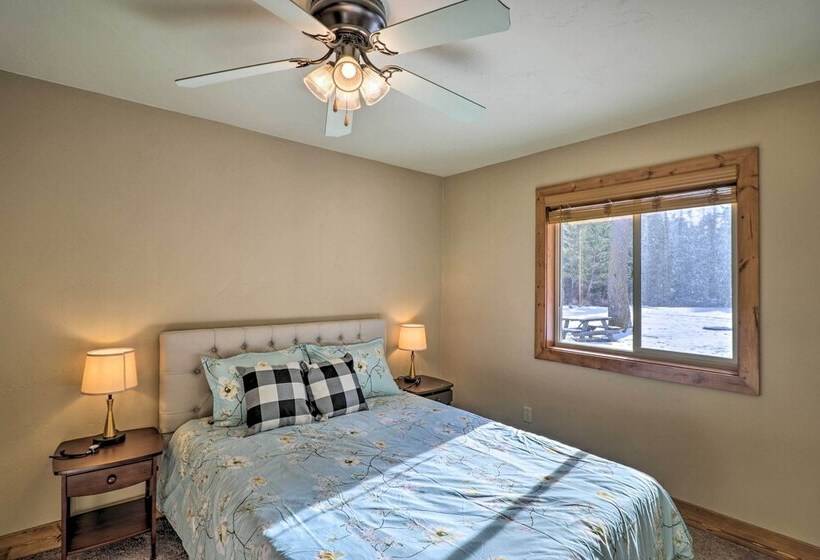 Columbia Falls Private Retreat: Pool Table & Deck!