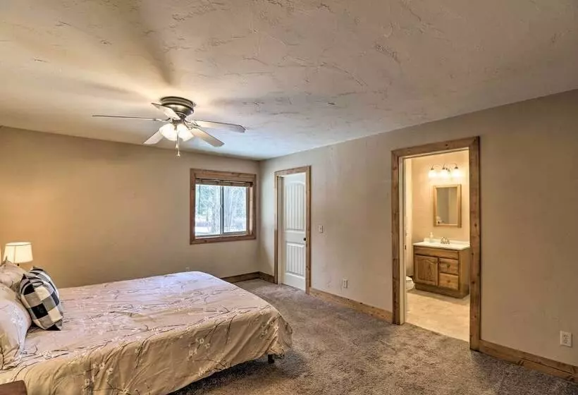 Columbia Falls Private Retreat: Pool Table & Deck!