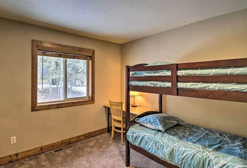 Columbia Falls Private Retreat: Pool Table & Deck!