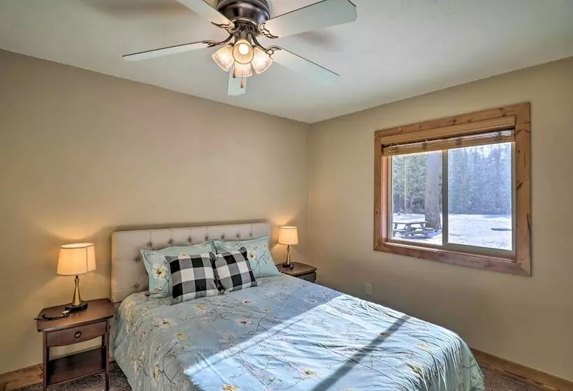 Columbia Falls Private Retreat: Pool Table & Deck!