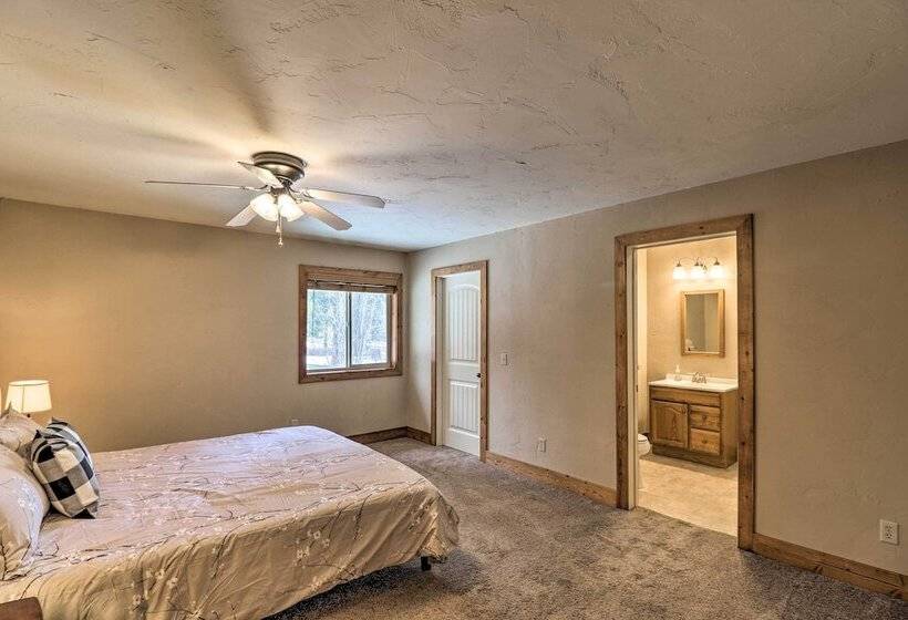 Columbia Falls Private Retreat: Pool Table & Deck!