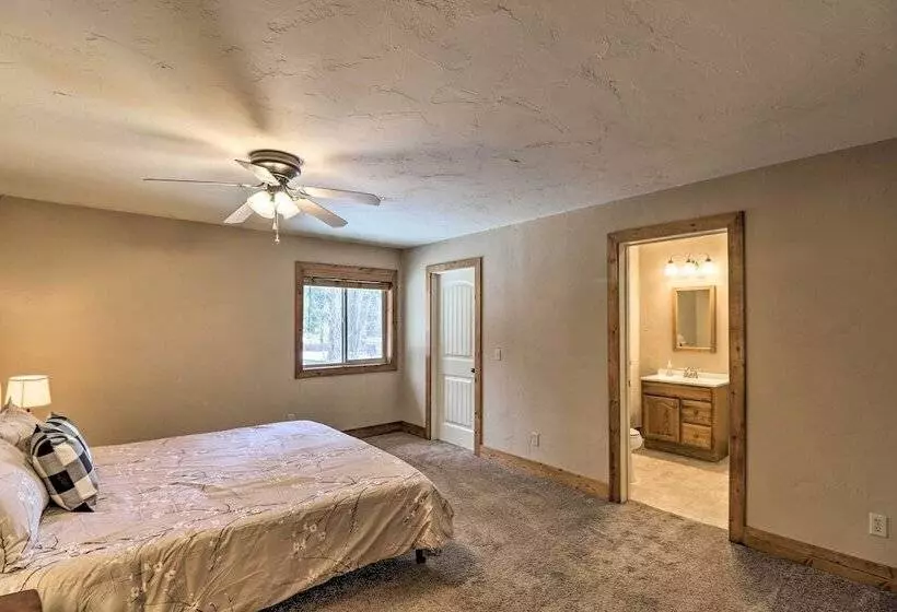 Columbia Falls Private Retreat: Pool Table & Deck!