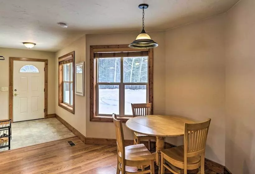 Columbia Falls Private Retreat: Pool Table & Deck!