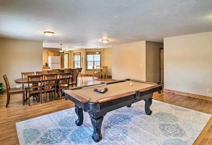 Columbia Falls Private Retreat: Pool Table & Deck!
