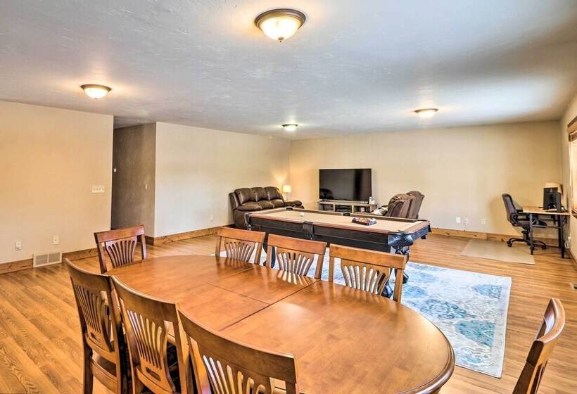 Columbia Falls Private Retreat: Pool Table & Deck!