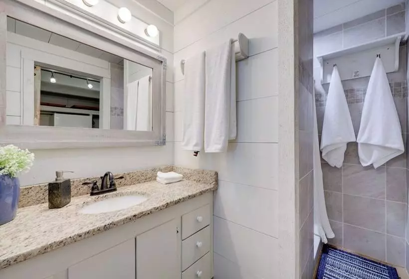 Nantucket Hide Away Cottage On Saint Marys River!