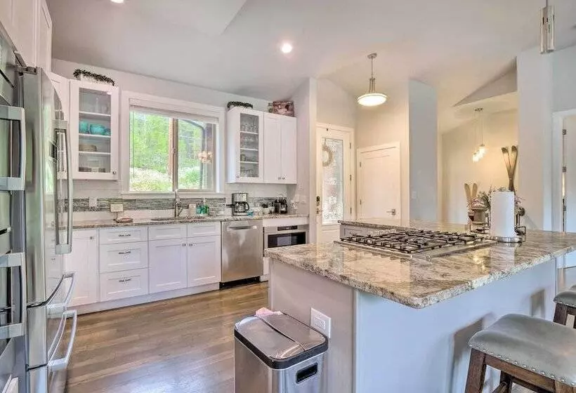3 Mi To Ski Resort: Modern Breck Home W/ Hot Tub!