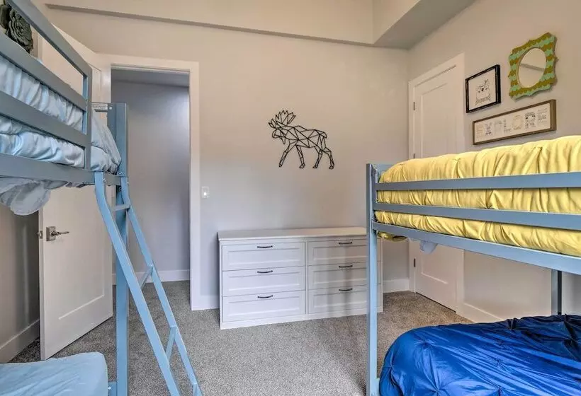 3 Mi To Ski Resort: Modern Breck Home W/ Hot Tub!
