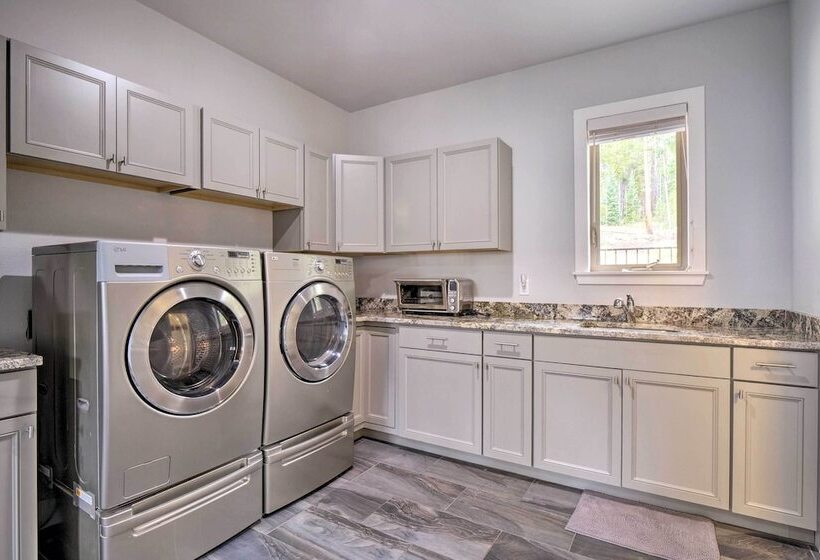 3 Mi To Ski Resort: Modern Breck Home W/ Hot Tub!