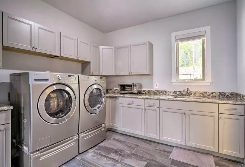 3 Mi To Ski Resort: Modern Breck Home W/ Hot Tub!