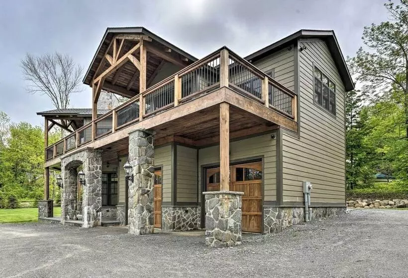 Elegant Mtn Chalet W/ Deck: 1 Mi To Mt Snow!