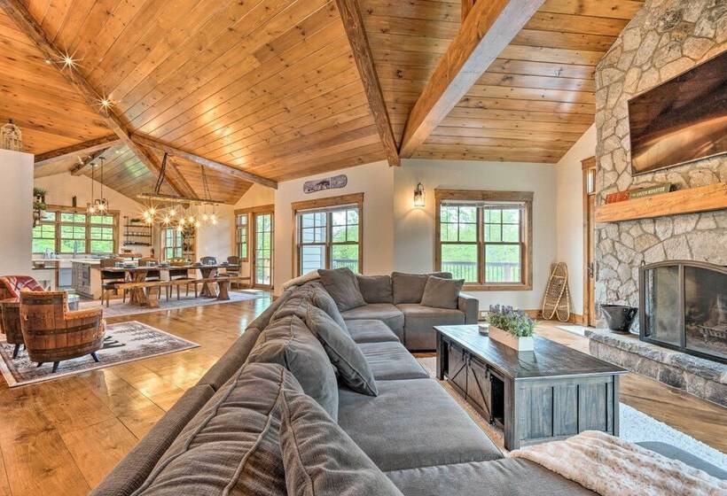 Elegant Mtn Chalet W/ Deck: 1 Mi To Mt Snow!