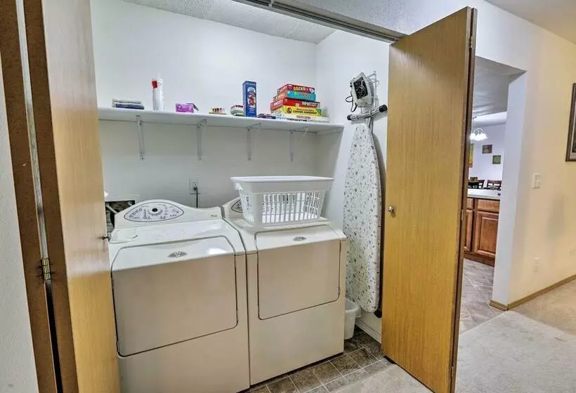 Fairbanks Alaskan Abode ~ 1 Mile To Pioneer Park!