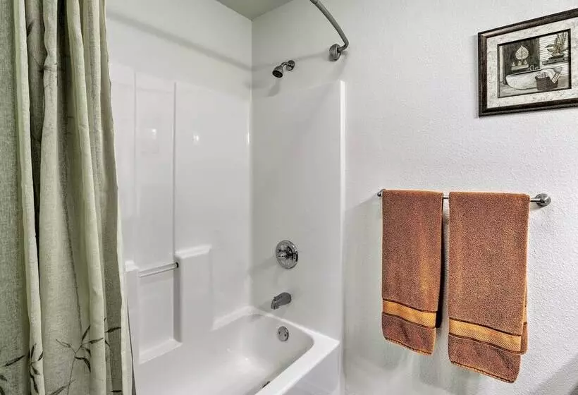 Fairbanks Alaskan Abode ~ 1 Mile To Pioneer Park!