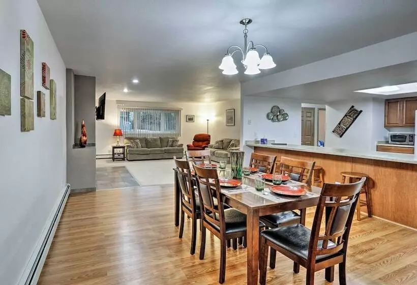 Fairbanks Alaskan Abode ~ 1 Mile To Pioneer Park!