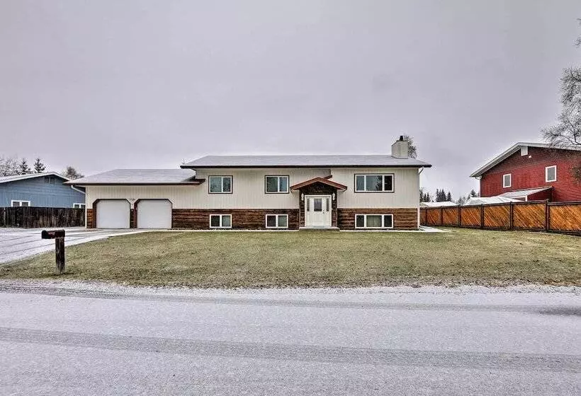 Fairbanks Alaskan Abode ~ 1 Mile To Pioneer Park!