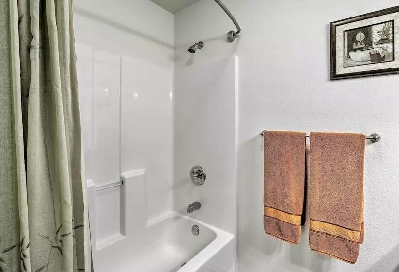 Fairbanks Alaskan Abode ~ 1 Mile To Pioneer Park!