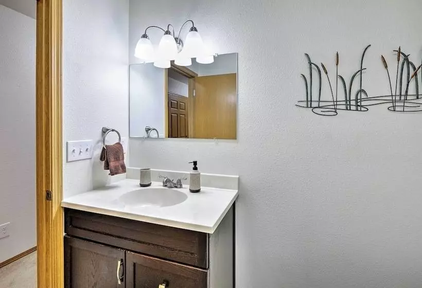 Fairbanks Alaskan Abode ~ 1 Mile To Pioneer Park!