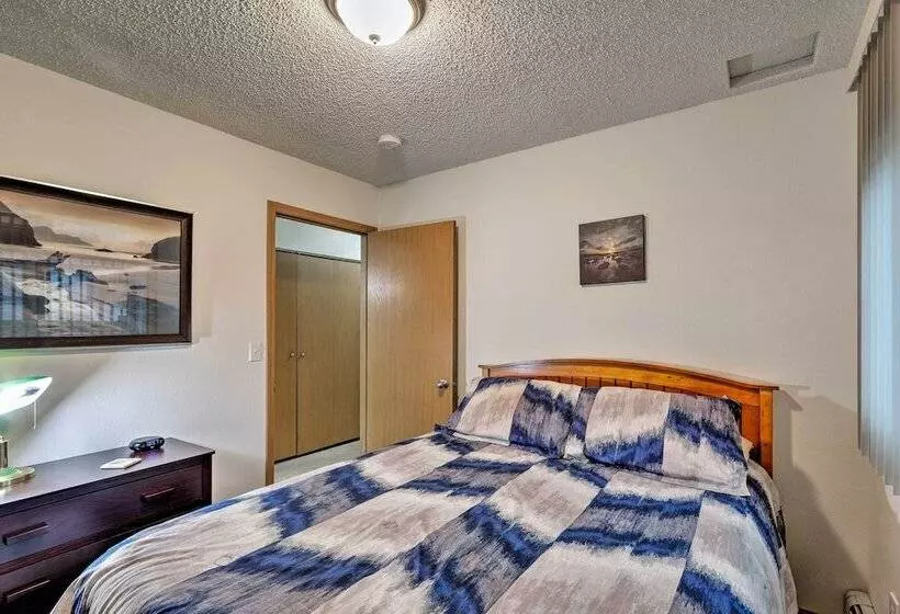 Fairbanks Alaskan Abode ~ 1 Mile To Pioneer Park!