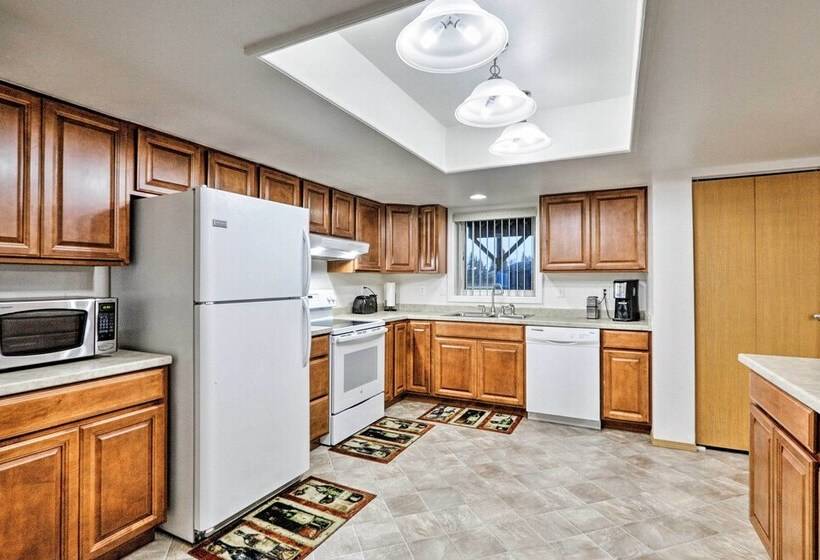 Fairbanks Alaskan Abode ~ 1 Mile To Pioneer Park!