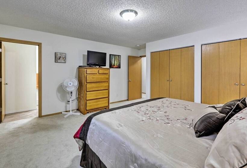 Fairbanks Alaskan Abode ~ 1 Mile To Pioneer Park!