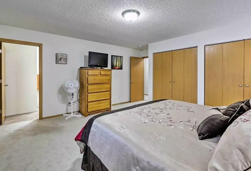 Fairbanks Alaskan Abode ~ 1 Mile To Pioneer Park!