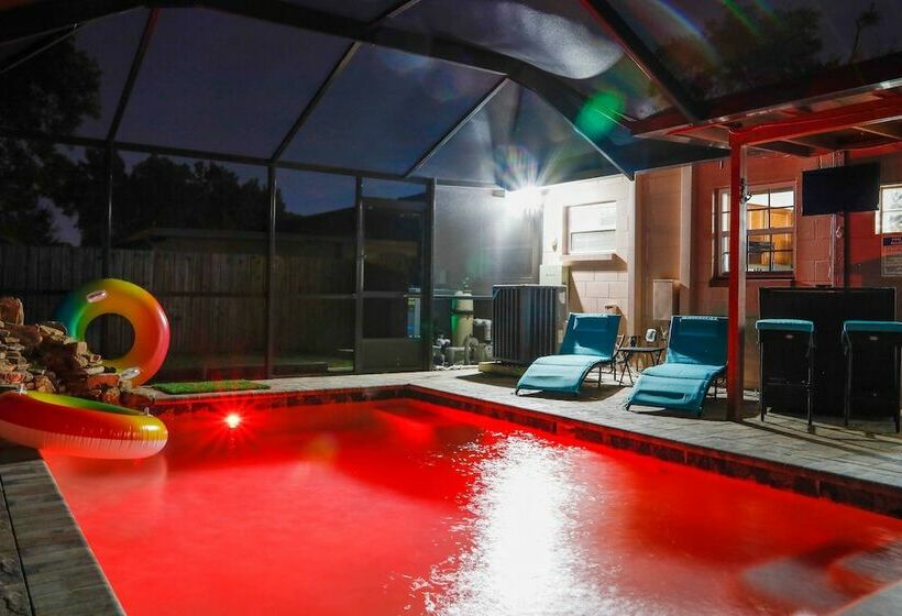 Family Friendly Tampa House With Private Pool!