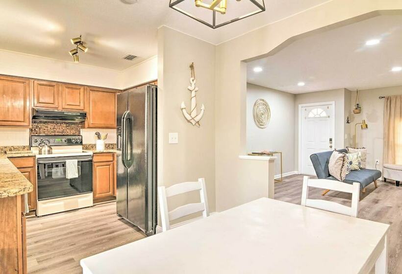 Family Friendly Tampa House With Private Pool!