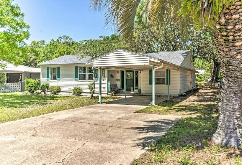 Walk To Beach: Fort Walton Coastal Retreat