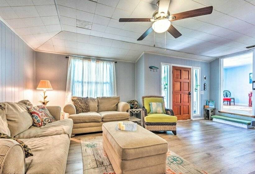 Walk To Beach: Fort Walton Coastal Retreat