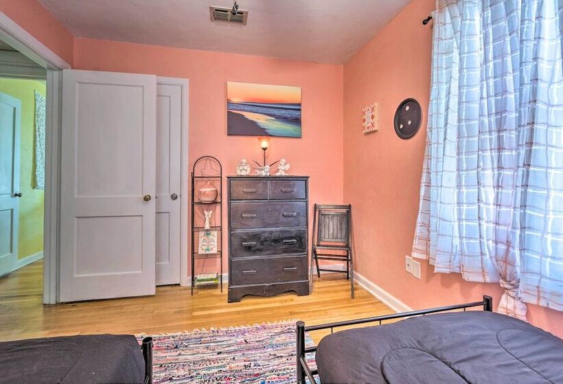 Walk To Beach: Fort Walton Coastal Retreat