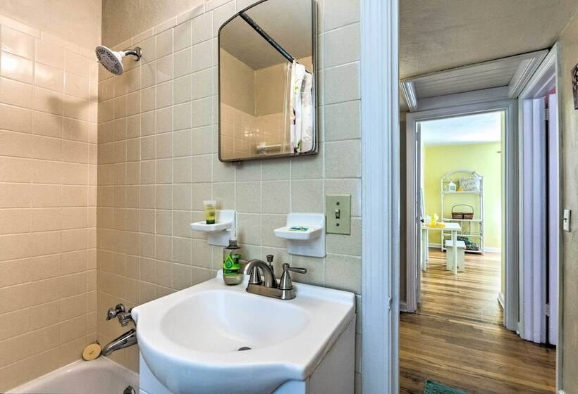 Walk To Beach: Fort Walton Coastal Retreat