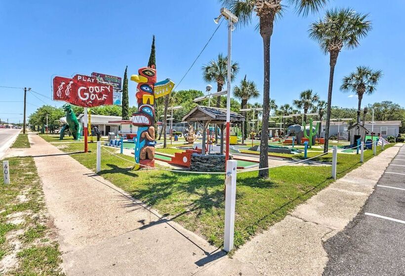 Walk To Beach: Fort Walton Coastal Retreat