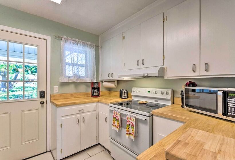 Walk To Beach: Fort Walton Coastal Retreat