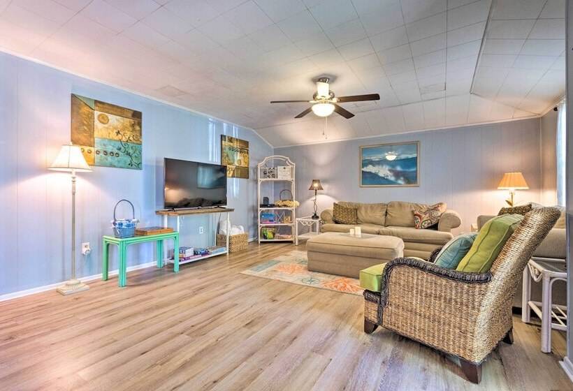 Walk To Beach: Fort Walton Coastal Retreat