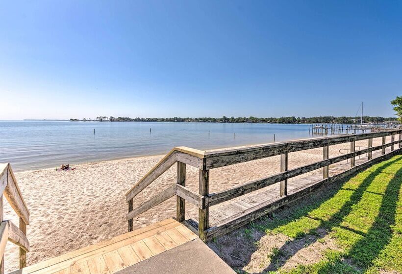 Walk To Beach: Fort Walton Coastal Retreat