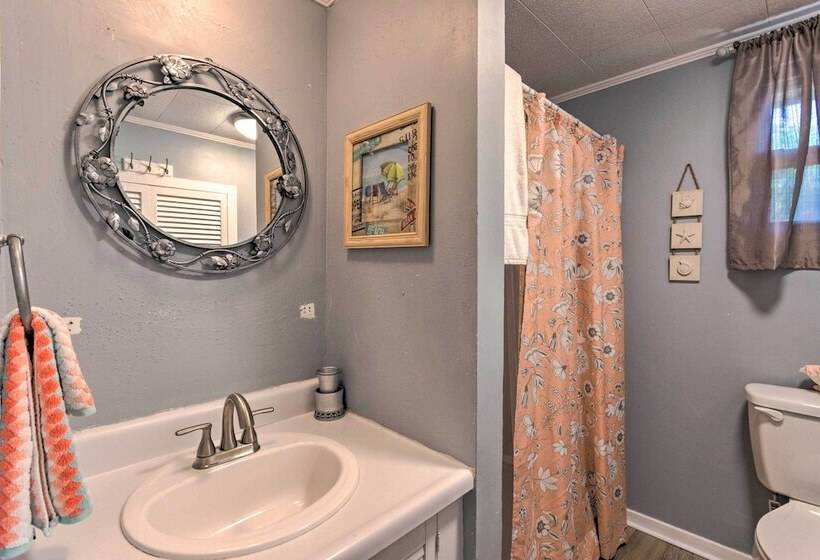 Walk To Beach: Fort Walton Coastal Retreat