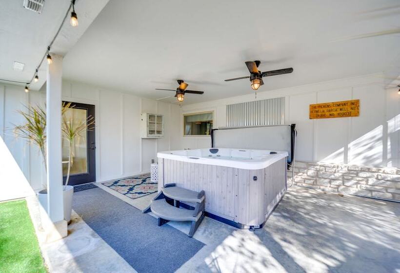 Fredericksburg  Regan Cottage  W/ Hot Tub!