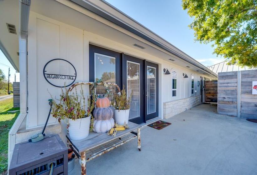 Fredericksburg  Regan Cottage  W/ Hot Tub!