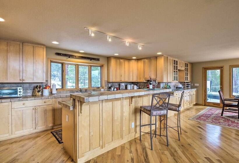 Grand Fraser Escape W/ Private Deck & Hot Tub